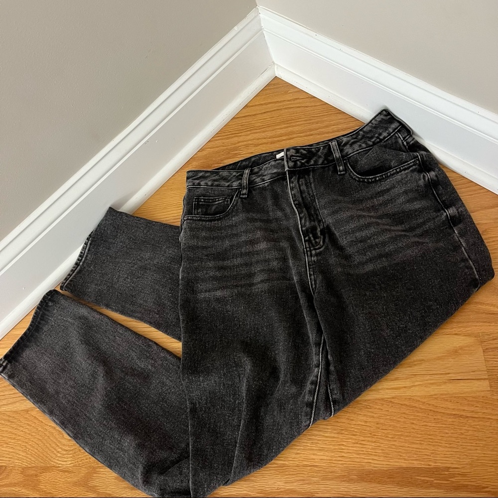 PacSun Black Mom Jeans Size 28. High Rise. No rips.